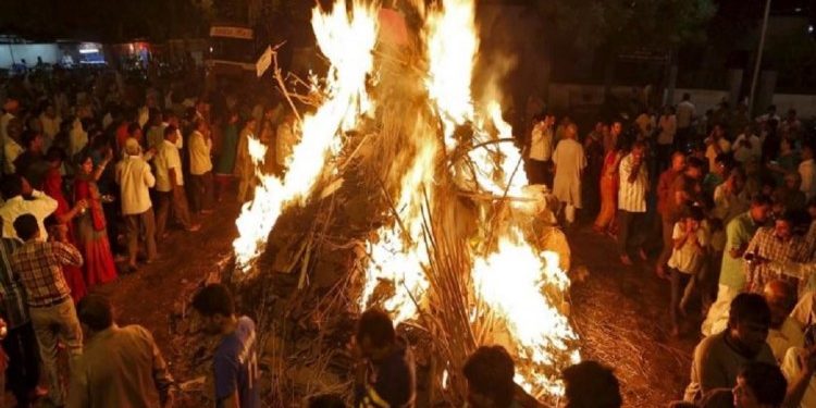 Holika Dahan Shubh Muhurat 2020: होलिका दहन आज, जानिए शुभ मुहूर्त, पूजन विधि और सामग्री